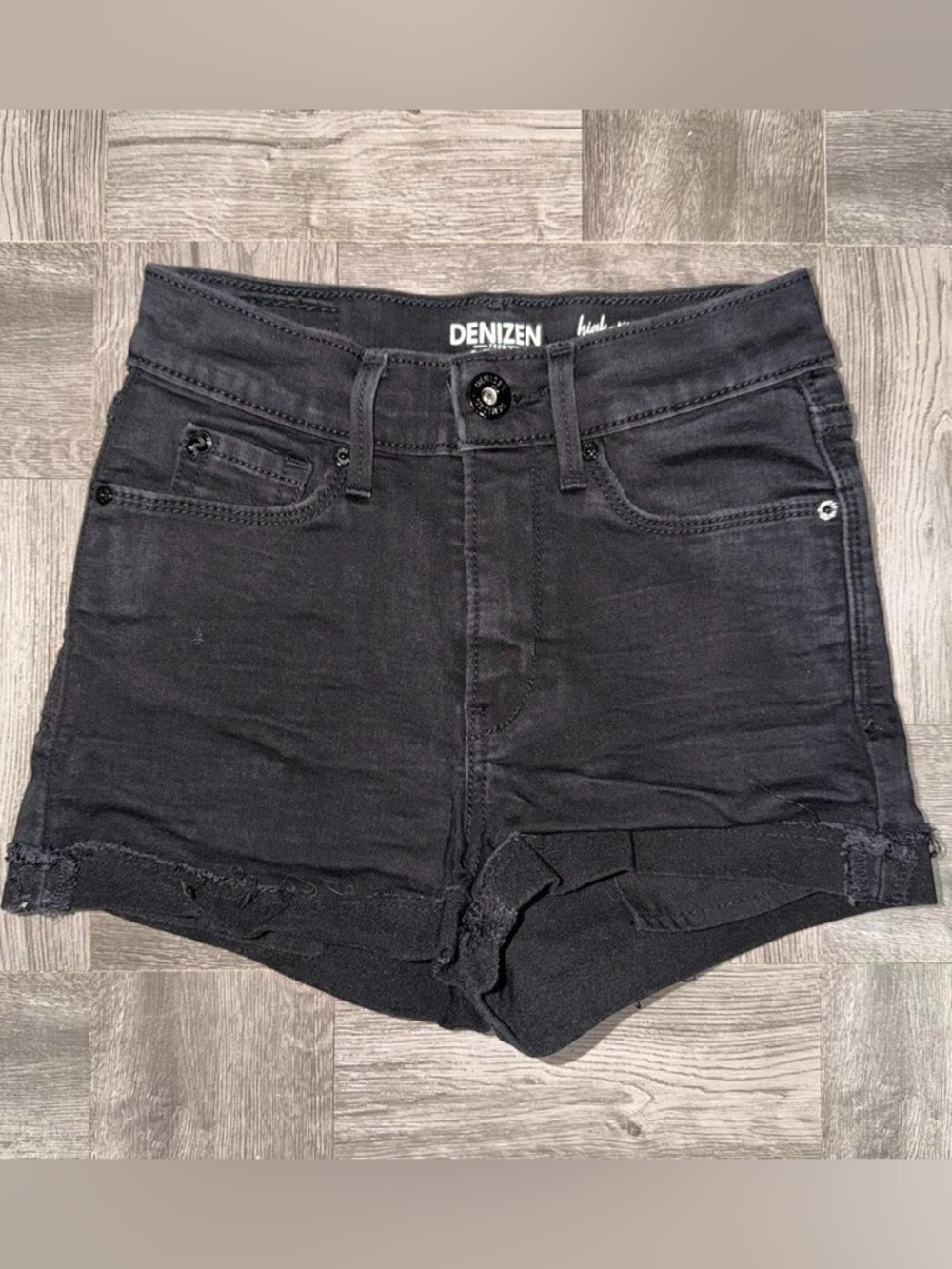 Levi’s Denizen Black High Waisted Shorts Size 24